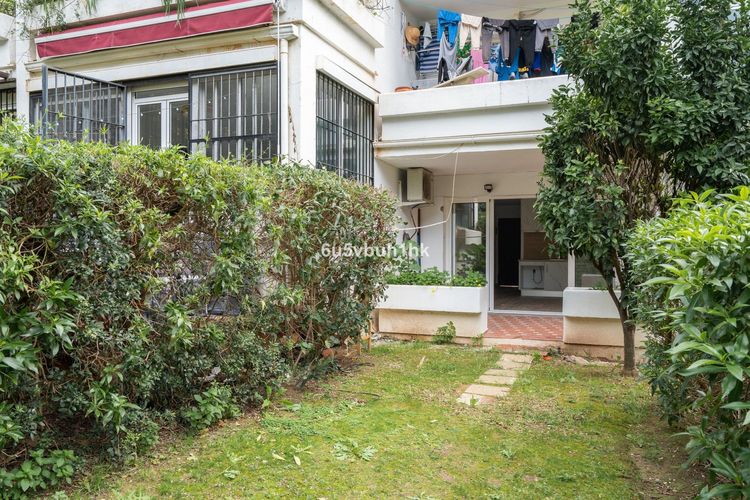 Apartment | Resale in Los Pacos in Los Pacos, Costa del Sol - Photo 3