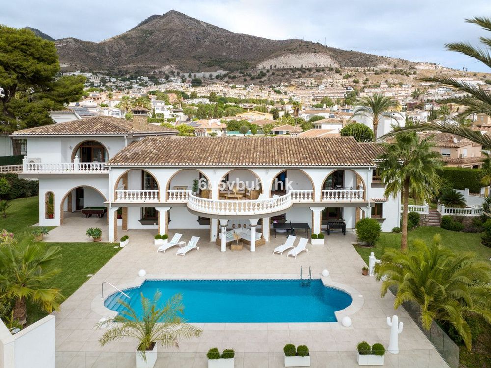 House | Resale in Arroyo de la Miel in Arroyo de la Miel, Costa del Sol - Main property photo