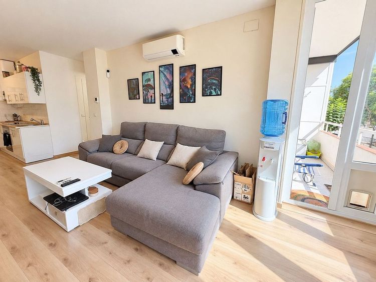 Apartment | Resale in Benalmadena Costa in Benalmadena Costa, Costa del Sol - Photo 4