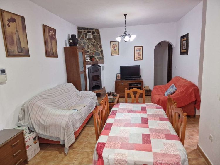 House | Resale in Alhaurín de la Torre in Alhaurín de la Torre, Costa del Sol - Photo 3
