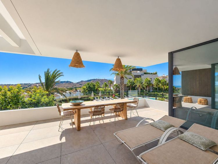 Apartment | Resale in Los Arqueros in Los Arqueros, Los Arqueros-Puerto del Almendro, Costa del Sol - Photo 2