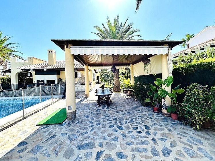 House | Resale in Cabo Roig in Cabo Roig, Costa Blanca - Photo 3