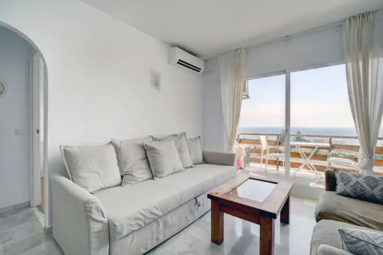 Apartment | Resale in Estepona in Estepona, Costa del Sol - Photo 2