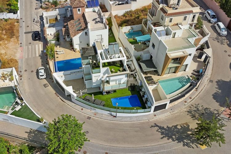 House | Resale in Nerja in Nerja, Costa del Sol - Photo 4