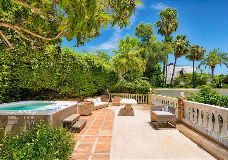 House | Resale in El Rosario in El Rosario, Costa del Sol - Photo 5