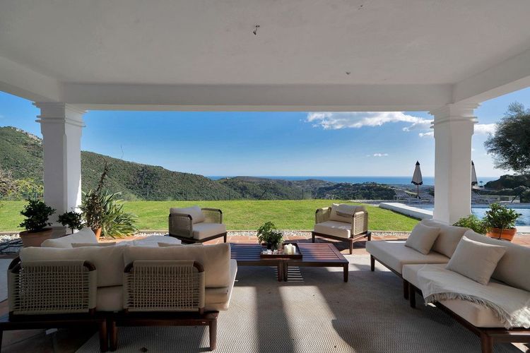 House | Resale in Benahavís in Benahavís Others, Costa del Sol - Photo 3