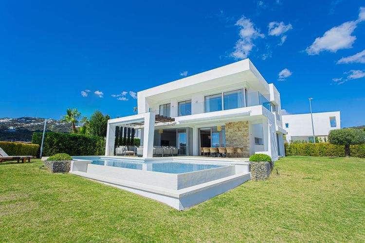 House | Resale in Santa Clara in Santa Clara, Costa del Sol - Photo 2