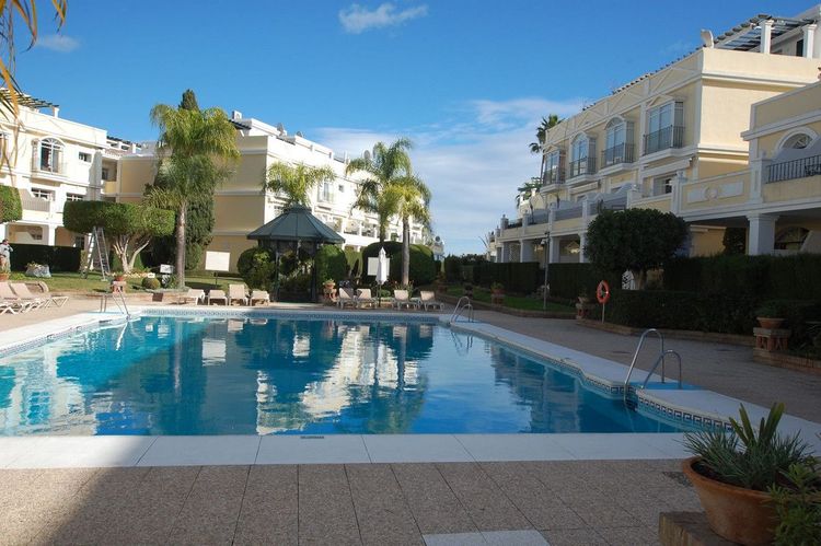 Apartment | Resale in Aloha in Aloha, Costa del Sol - Photo 5