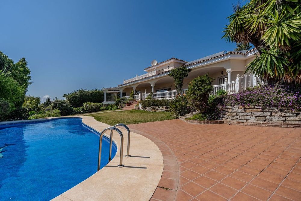 House | Resale in El Paraiso in El Paraiso, Costa del Sol - Main property photo