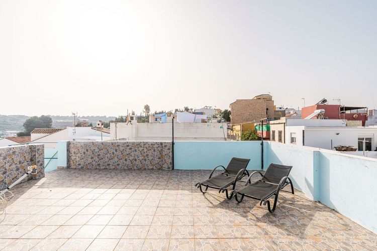 House | Resale in Guadiaro in Guadiaro, Costa del Sol - Photo 4