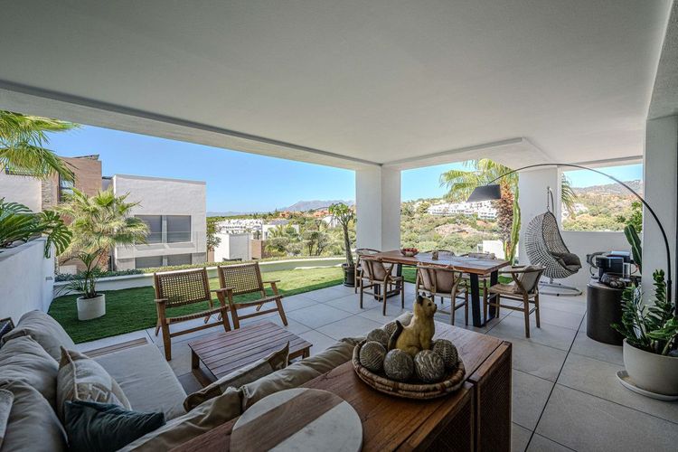 Apartment | Resale in Cabopino in Cabopino, Costa del Sol - Photo 2