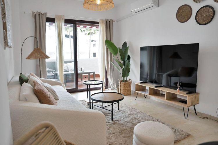 Apartment | Resale in Riviera del Sol in Riviera del Sol, Costa del Sol - Photo 2