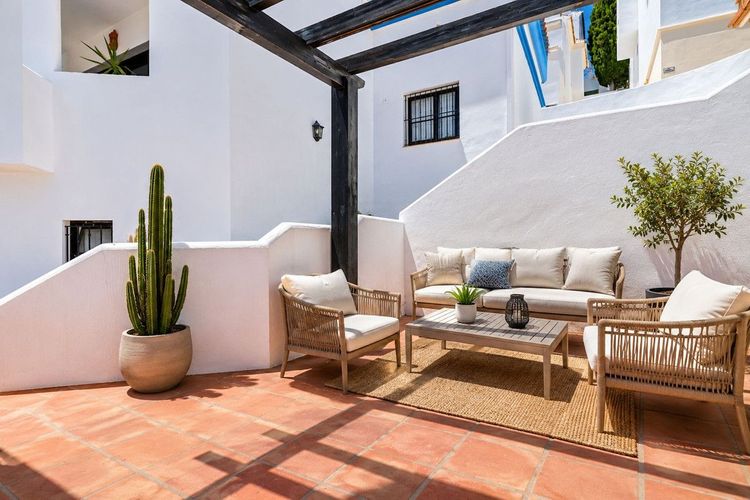 House | Resale in Los Arqueros in Los Arqueros, Costa del Sol - Photo 5