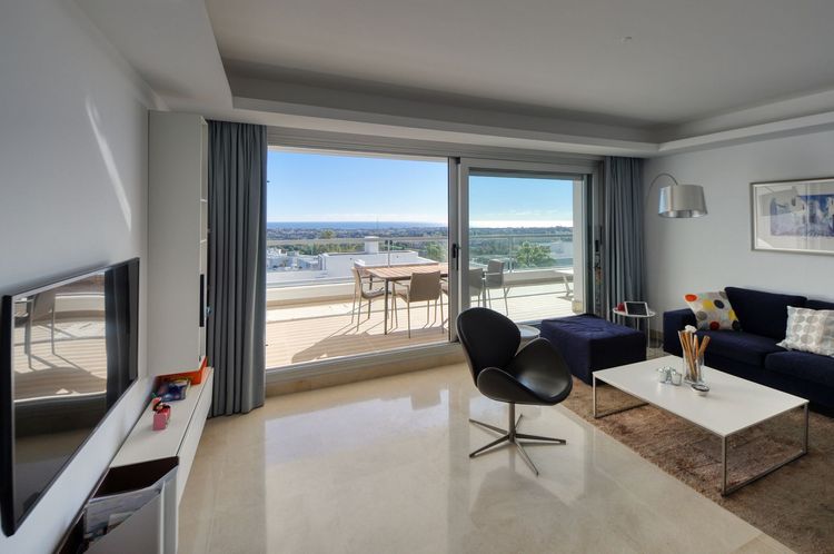 Apartment | Resale in Los Arqueros in Los Arqueros, Costa del Sol - Photo 3