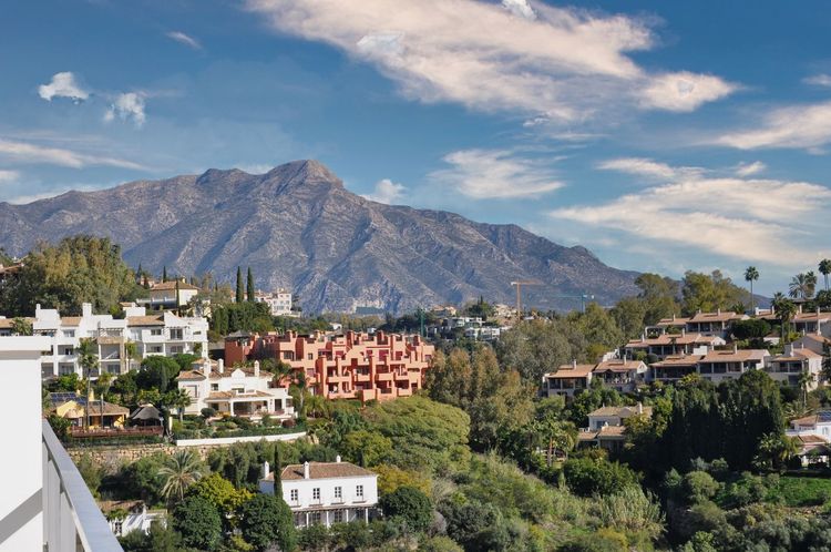 Apartment | Resale in Los Arqueros in Los Arqueros, Costa del Sol - Photo 4