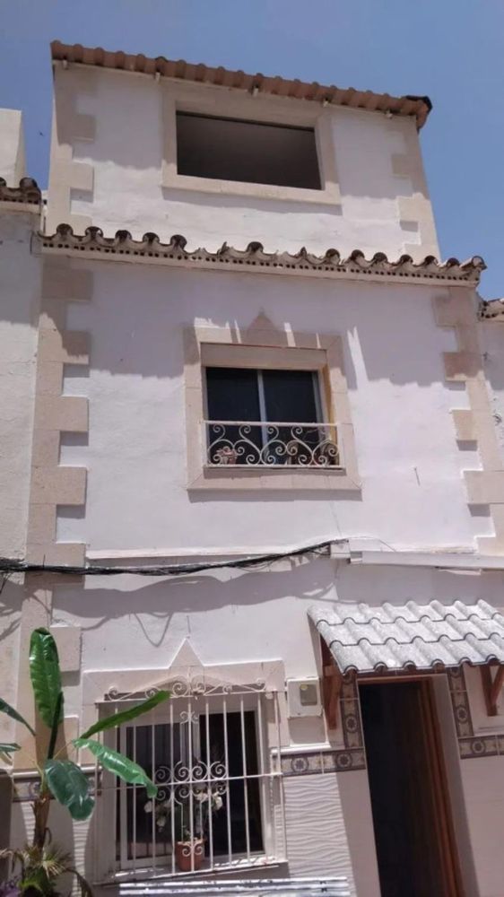 House | Resale in Estepona in Estepona, Costa del Sol - Main property photo