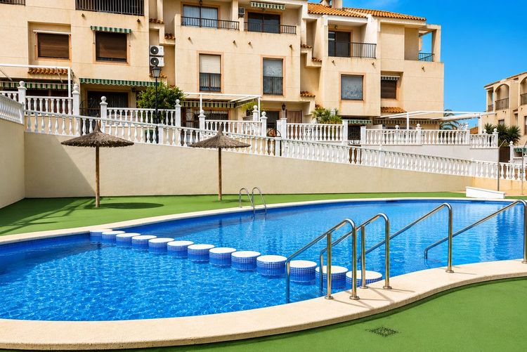 House | Resale in Guardamar del Segura in Guardamar del Segura, Costa Blanca - Photo 2