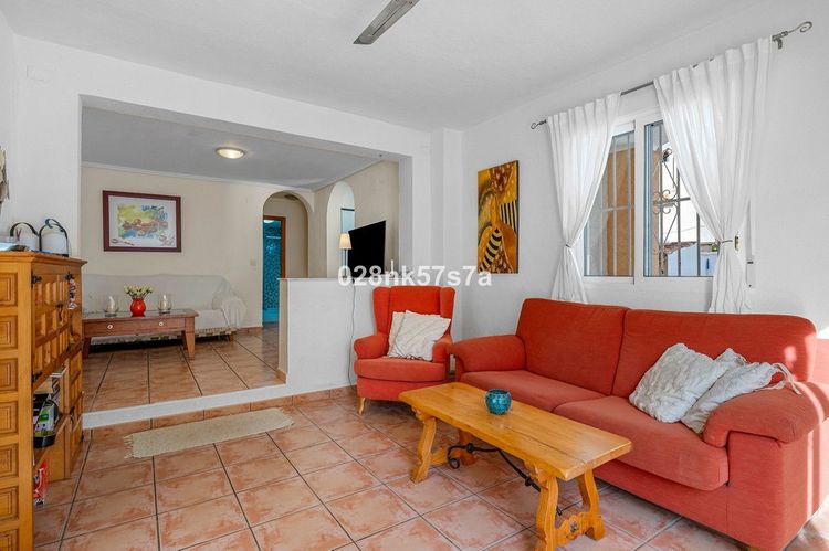 House | Resale in Playa Flamenca in Playa Flamenca, Costa Blanca - Photo 3