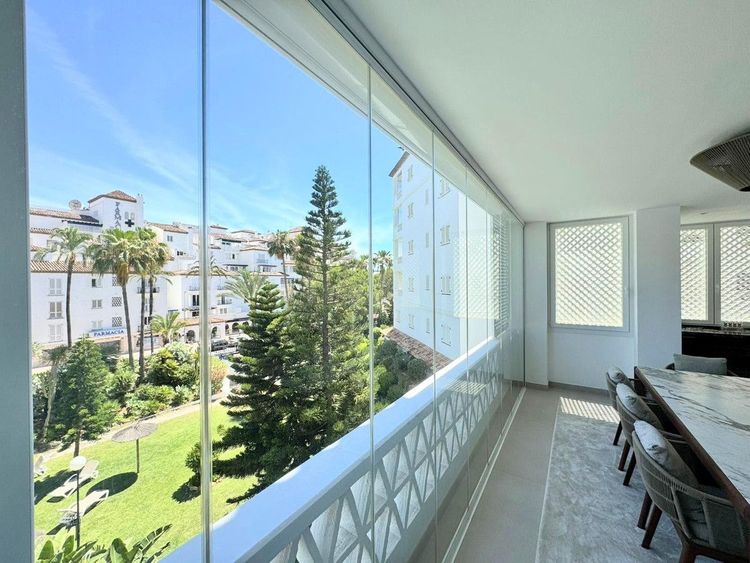 Apartment | Resale in Puerto Banús in Puerto Banús, Nueva Andalucía, Costa del Sol - Photo 4