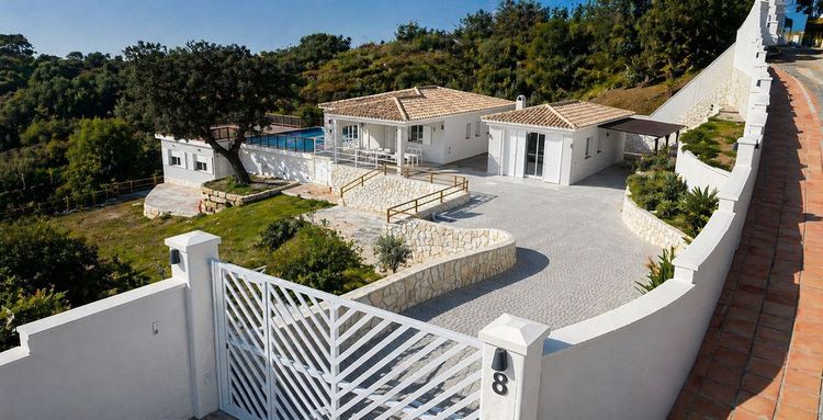 House | Resale in Mijas in Mijas Others, Costa del Sol - Photo 2