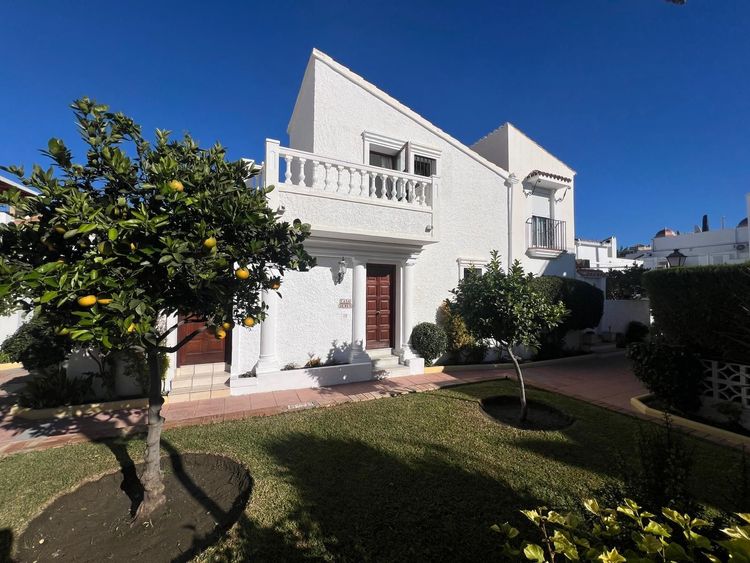 House | Resale in Estepona - Development photo 1