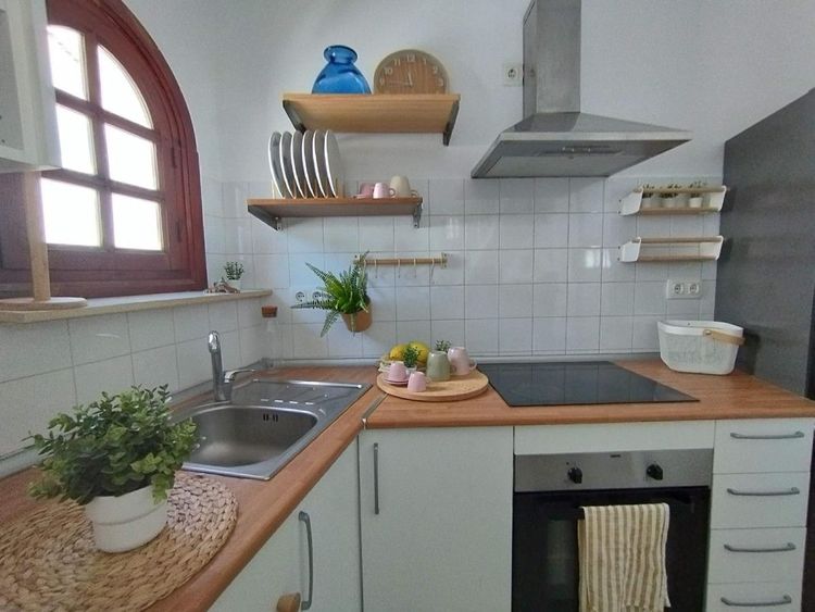 House | Resale in Estepona in Estepona, Costa del Sol - Photo 5