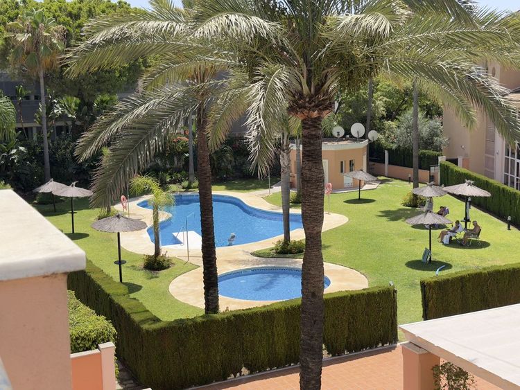 Penthouse | Resale in Elviria in Elviria, Costa del Sol - Photo 2
