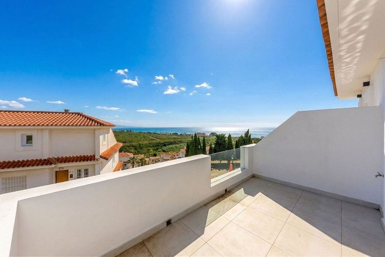House | Resale in Manilva in Manilva Others, Costa del Sol - Photo 3
