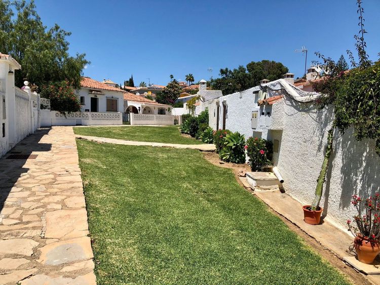 House | Resale in Elviria in Elviria, Costa del Sol - Photo 3