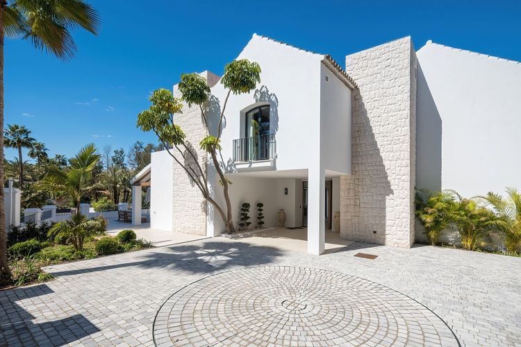 House | Resale in Nueva Andalucía in Nueva Andalucía Others, Costa del Sol - Photo 4