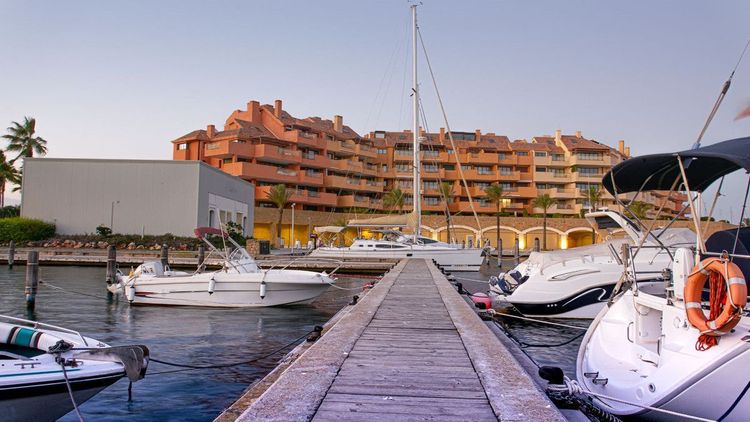 House | Resale in Casares in Casares Others, Costa del Sol - Photo 5