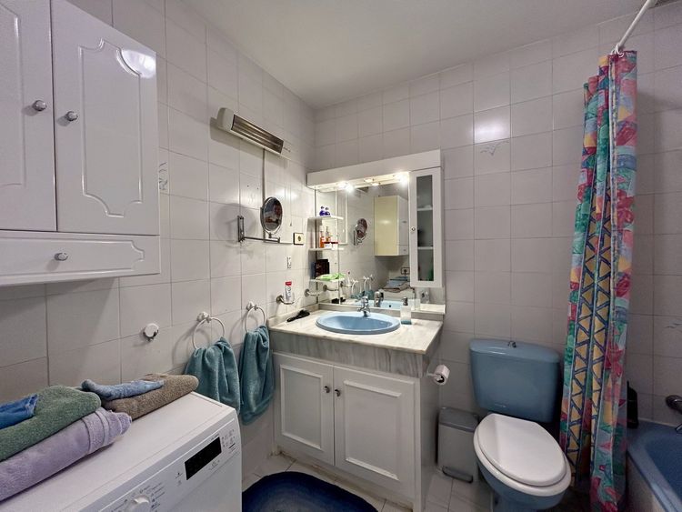 House | Resale in Elviria in Elviria, Costa del Sol - Photo 5