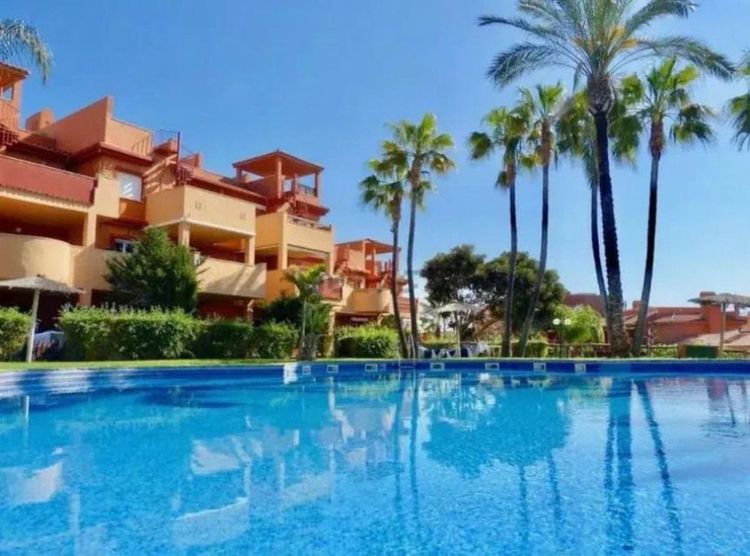 Apartment | Resale in Elviria - Development photo 1