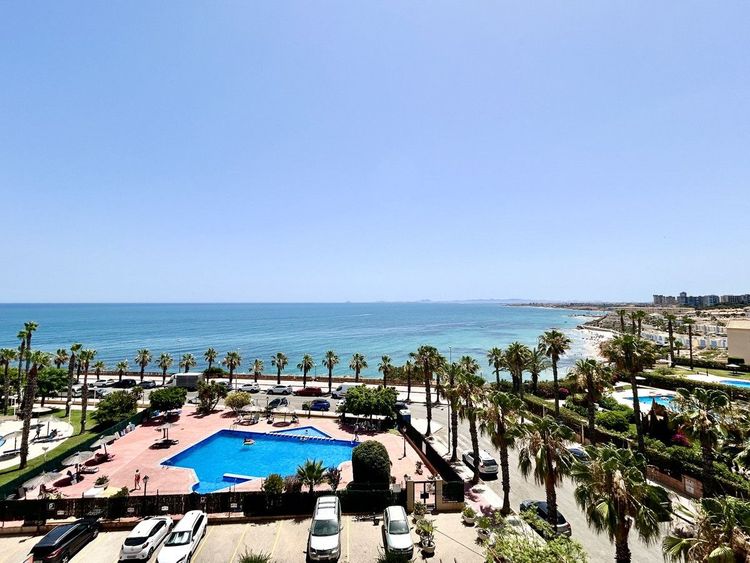 Apartment | Resale in Cabo Roig in Cabo Roig, Costa Blanca - Photo 2