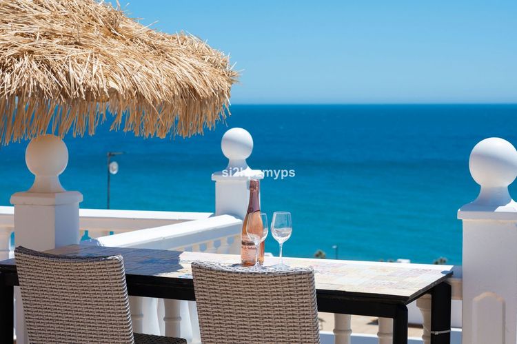 House | Resale in Torrox in Torrox, Costa del Sol - Photo 2
