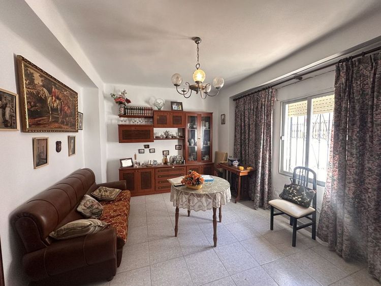 House | Resale in Riogordo in Riogordo, Costa del Sol - Photo 4