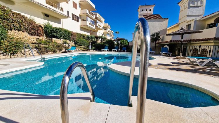 Apartment | Resale in La Duquesa in La Duquesa, Manilva, Costa del Sol - Photo 2