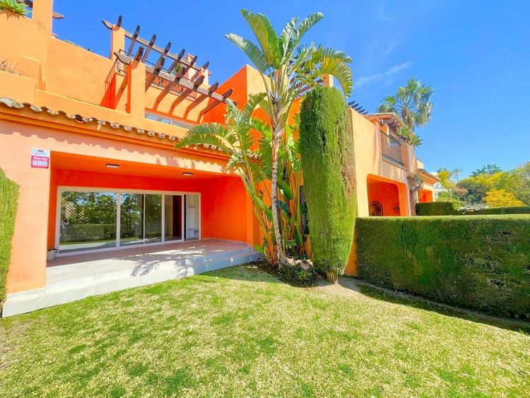 House | Resale in El Paraiso - Development photo 1