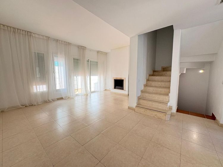 House | Resale in Estepona in Estepona, Costa del Sol - Photo 3