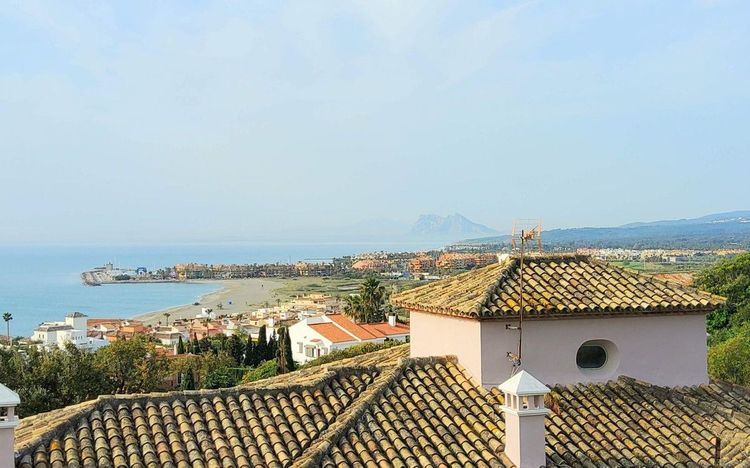 House | Resale in Torreguadiaro in Torreguadiaro, Costa del Sol - Photo 3