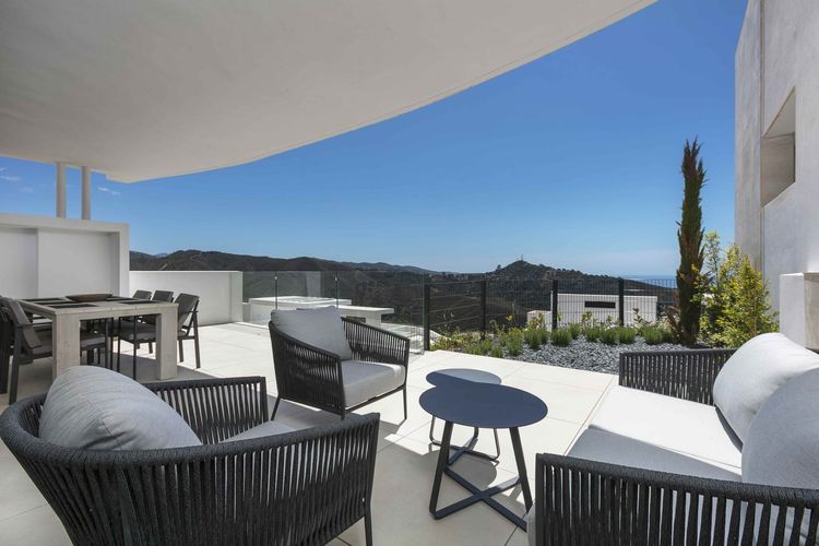 Apartment | Resale in Ojén in Ojén, Costa del Sol - Photo 2