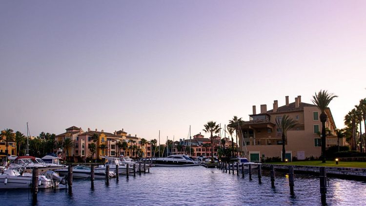 House | Resale in Casares in Casares Others, Costa del Sol - Photo 3