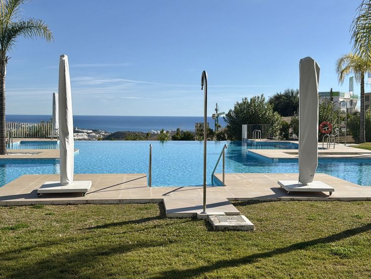 Penthouse | Resale in Calanova Golf in Calanova Golf, Costa del Sol - Photo 2