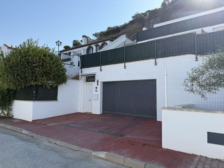 House | Resale in Coín in Coín, Costa del Sol - Photo 2