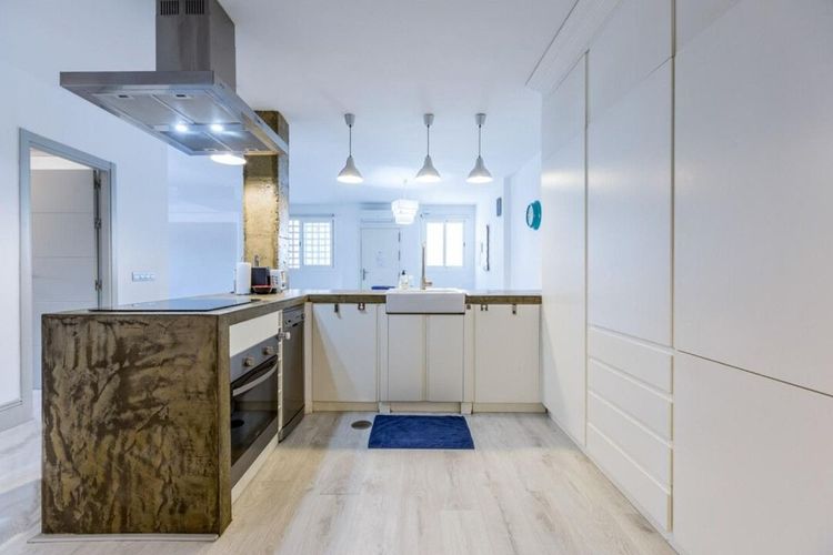 Apartment | Resale in Málaga in Málaga, Costa del Sol - Photo 4