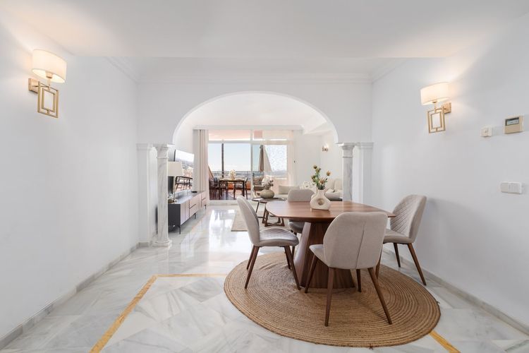 Apartment | Resale in Nueva Andalucía in Nueva Andalucía, Costa del Sol - Photo 3