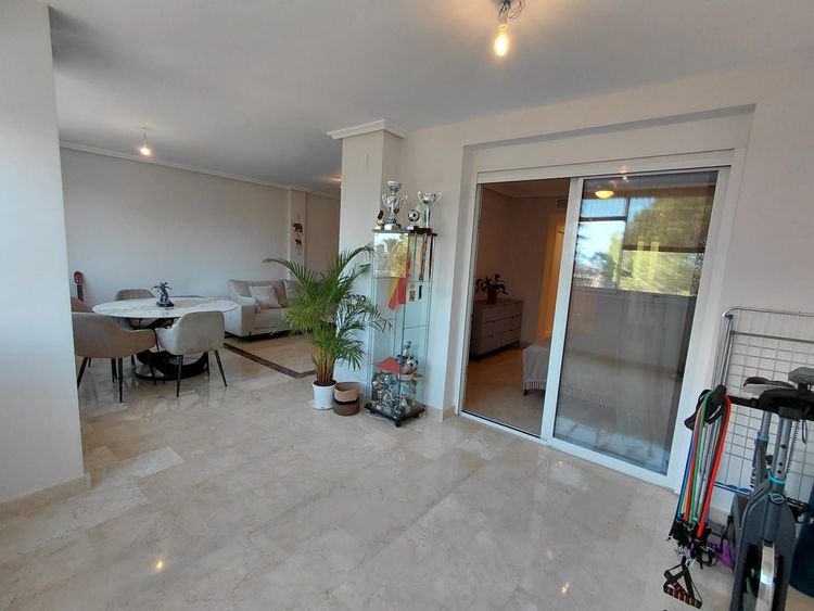 Apartment | Resale in Nagüeles in Nagüeles, Costa del Sol - Photo 2