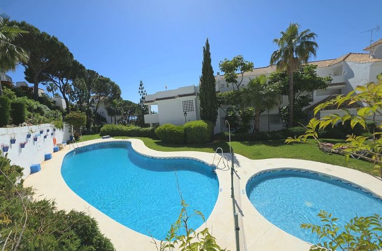 Apartment | Resale in Calahonda in Calahonda, Costa del Sol - Photo 2