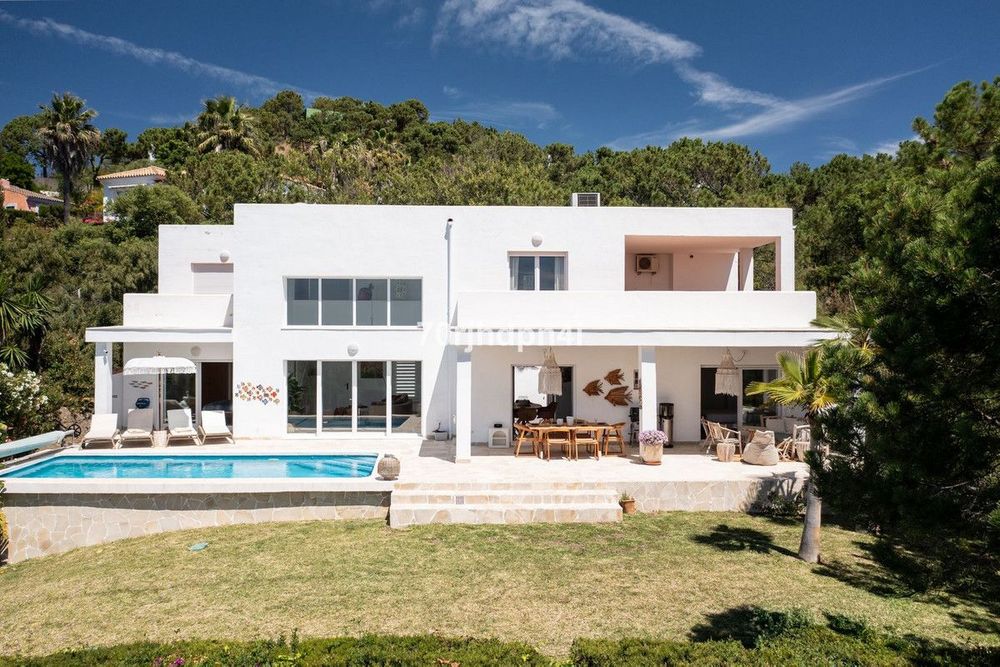 House | Resale in Estepona in Estepona, Costa del Sol - Main property photo