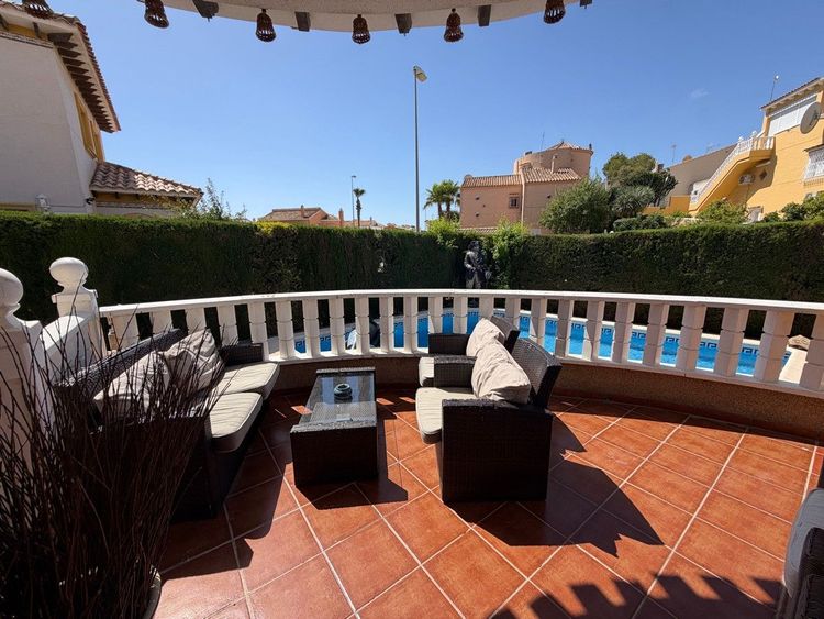 House | Resale in Villamartin in Villamartin, Orihuela Costa, Costa Blanca - Photo 5